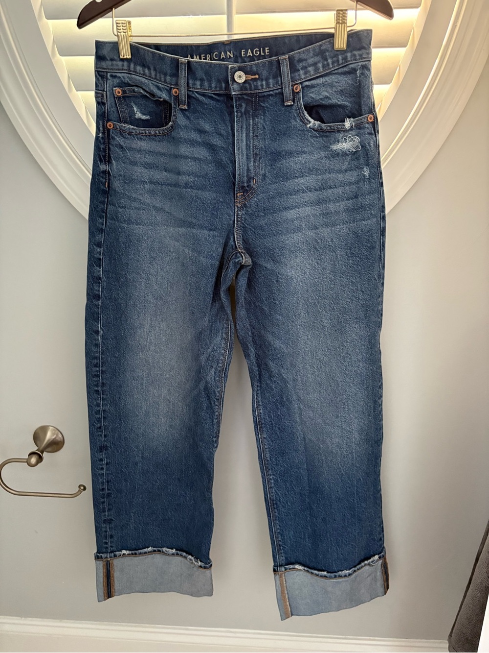 American Eagle High-Waisted Stovepipe Jeans in a medium wash w cuffed hem sz 6 - Picture 2 of 7